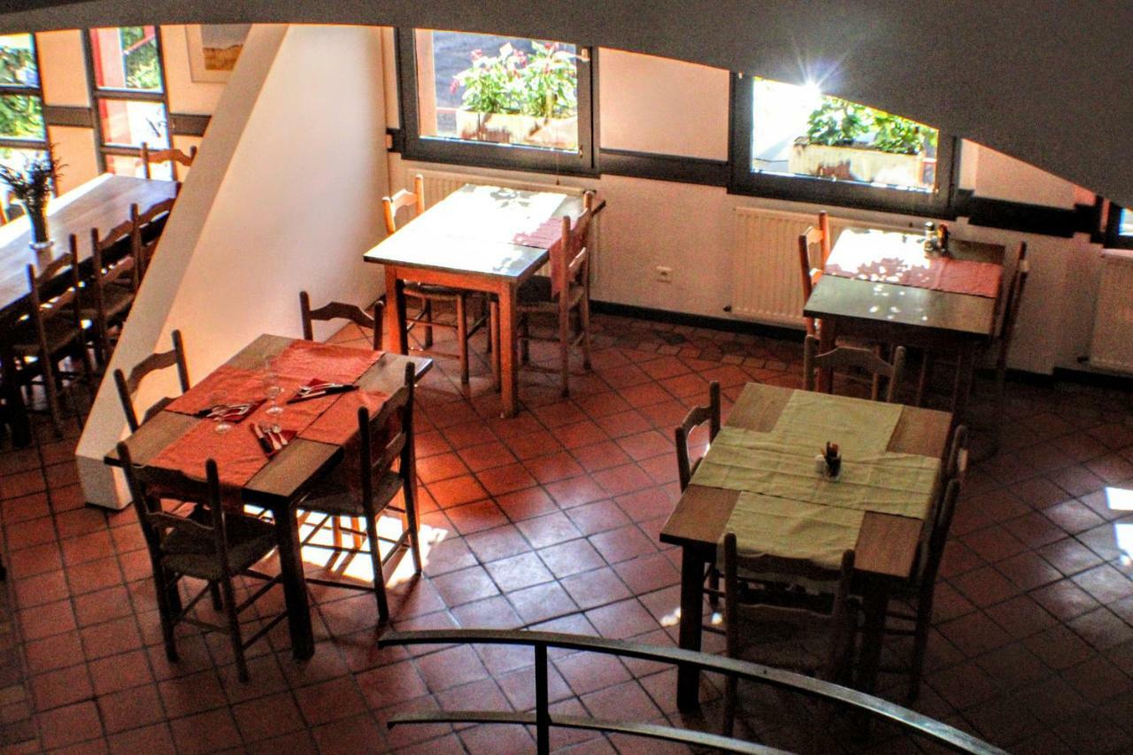 Hotel Les Vignes Rouges Ispagnac Экстерьер фото